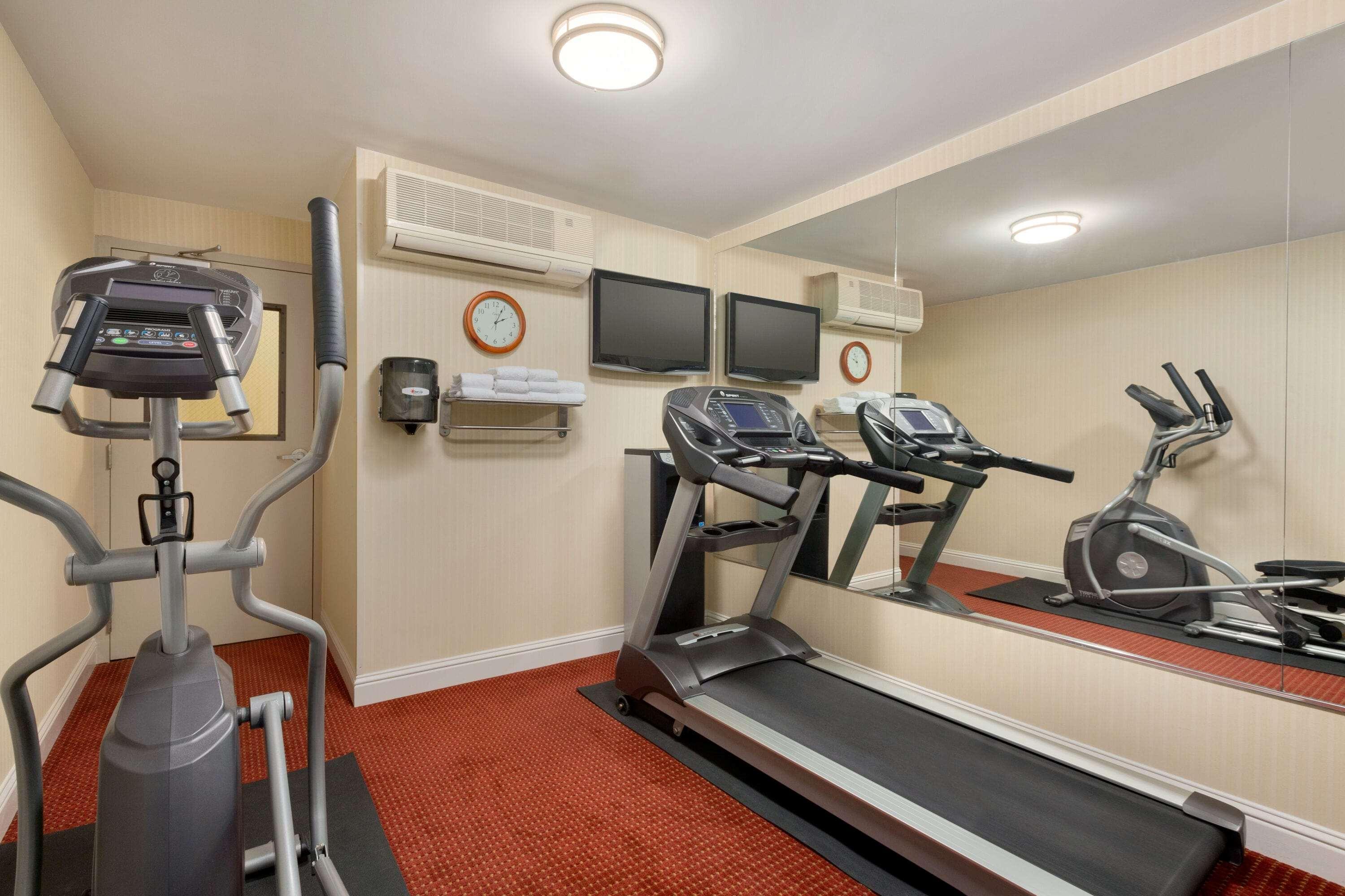 Ramada By Wyndham Oakland Downtown City Center מראה חיצוני תמונה