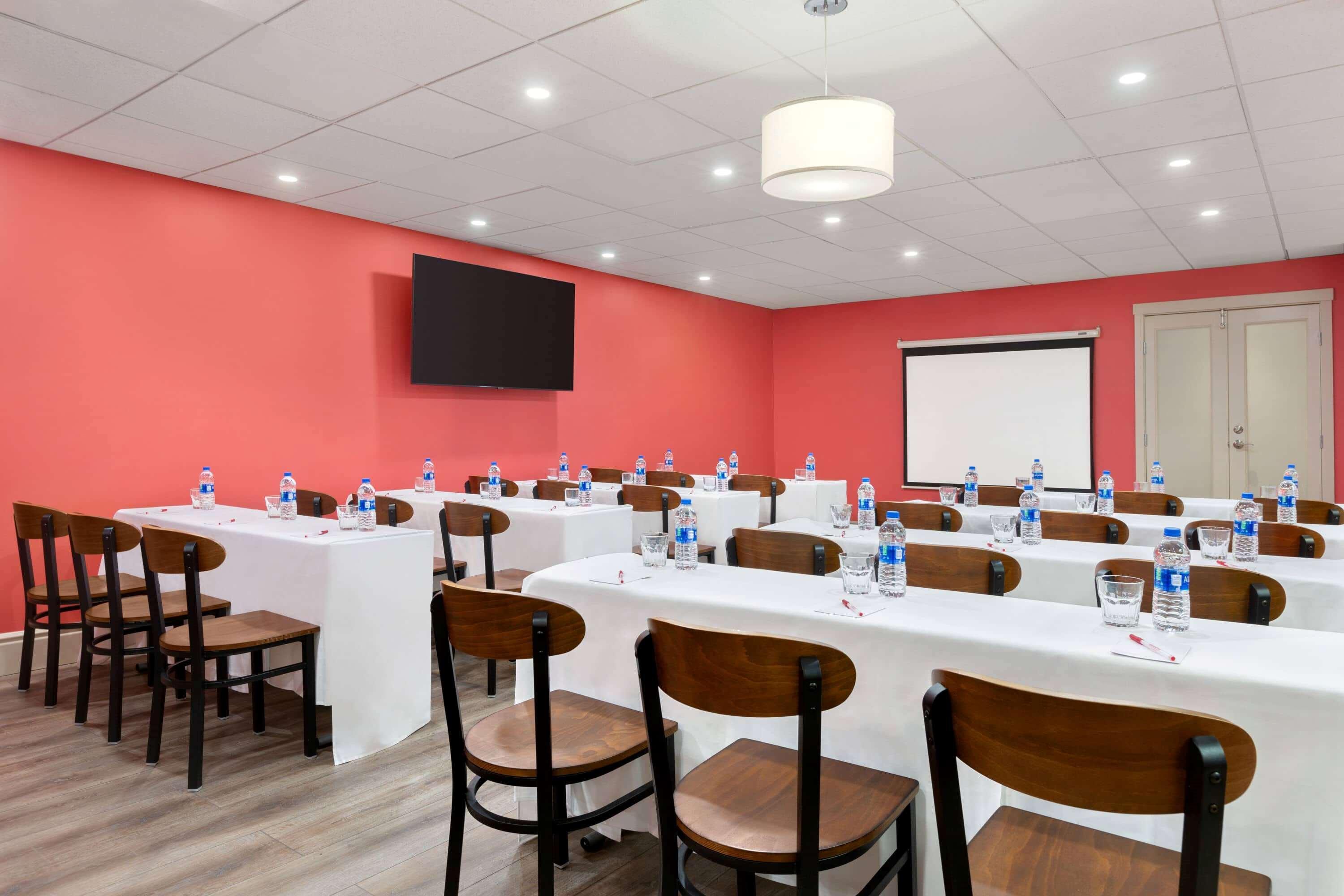 Ramada By Wyndham Oakland Downtown City Center מראה חיצוני תמונה