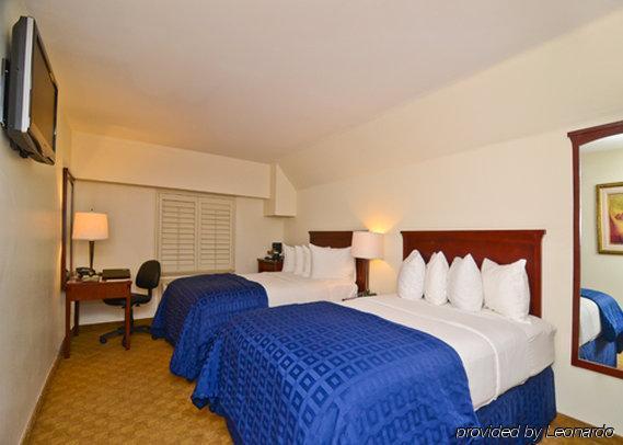 Ramada By Wyndham Oakland Downtown City Center חדר תמונה