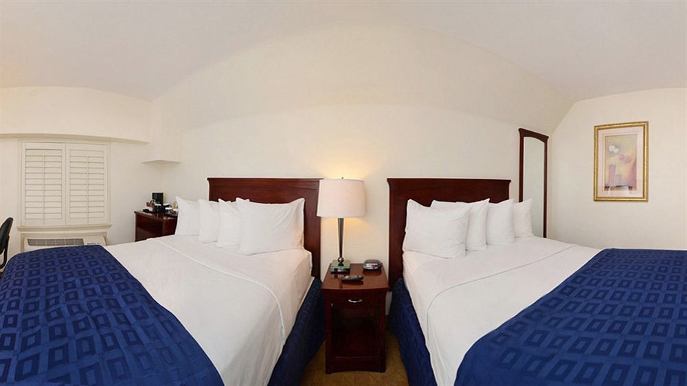 Ramada By Wyndham Oakland Downtown City Center מראה חיצוני תמונה