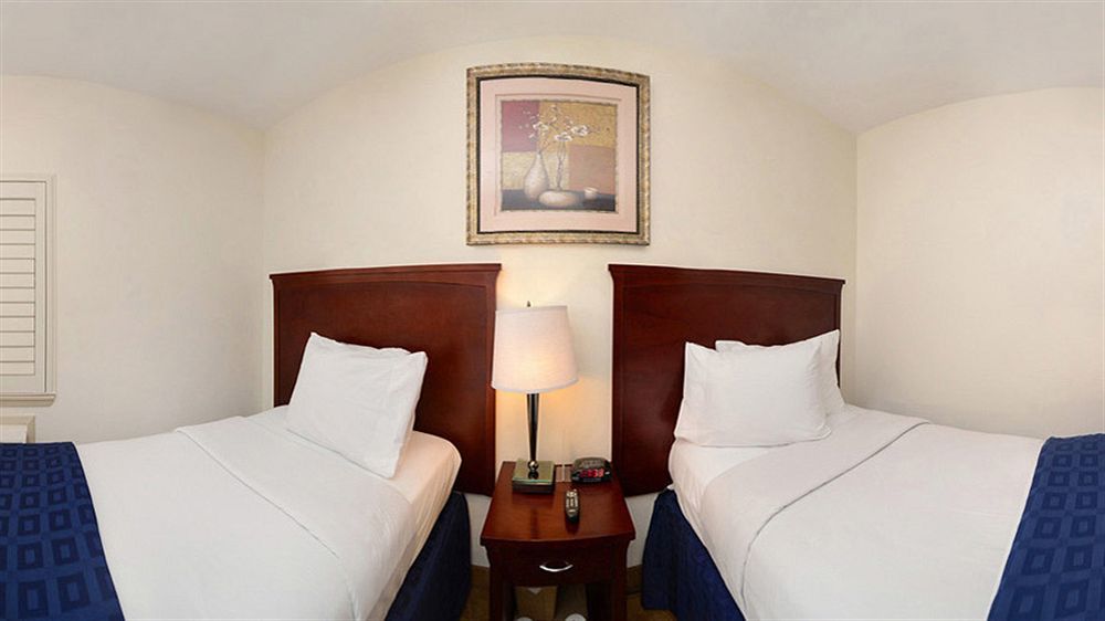 Ramada By Wyndham Oakland Downtown City Center מראה חיצוני תמונה