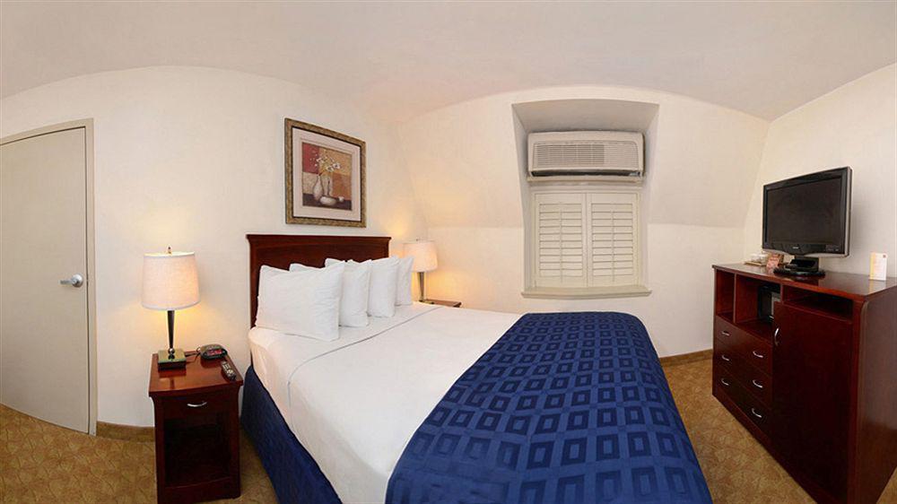 Ramada By Wyndham Oakland Downtown City Center מראה חיצוני תמונה